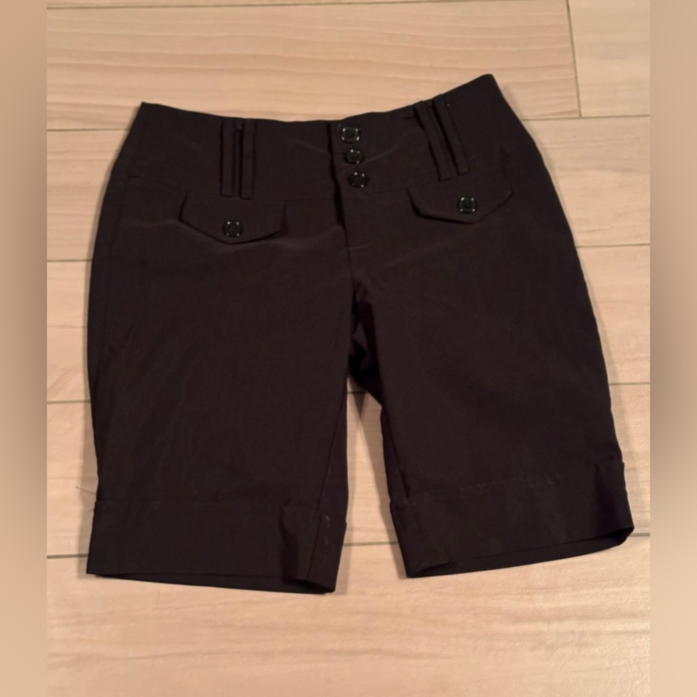 Black Women's Tailored Button-Front Shorts size 30 waist